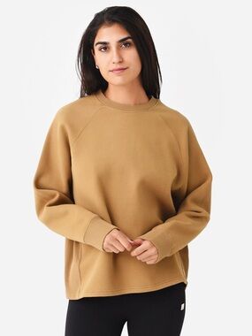 Vuori Crewneck Sweatshirt in Camel Brown
